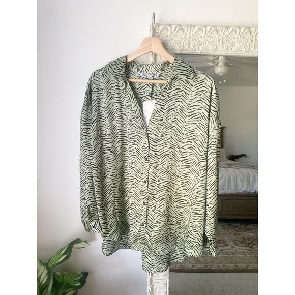 Zara Satin Oversized Animal Print Button Down Top - Picture 2 of 8